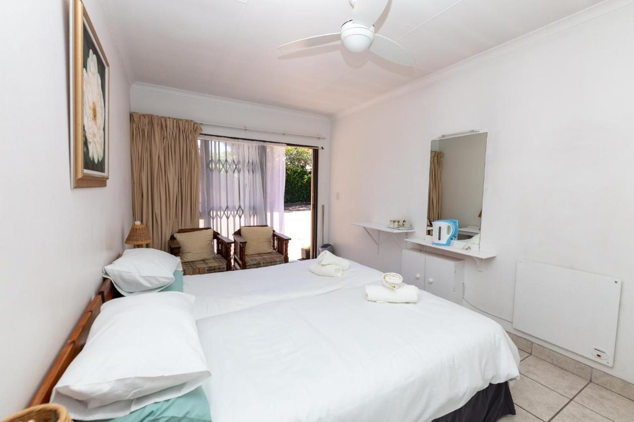 Nothando Backpackers Lodge Плеттенберг-Бей Екстер'єр фото